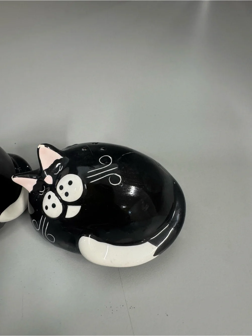 Black & White Ceramic Cat Salt & Pepper Shakers